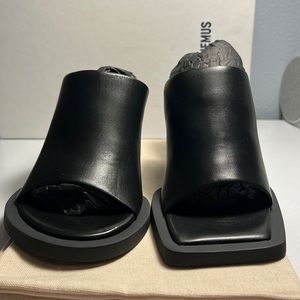 Jacquemus Les Mules Carré Rond Leather Sandal